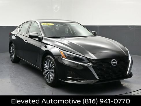 Certified 2025 Nissan Altima 2.5 SV image 1