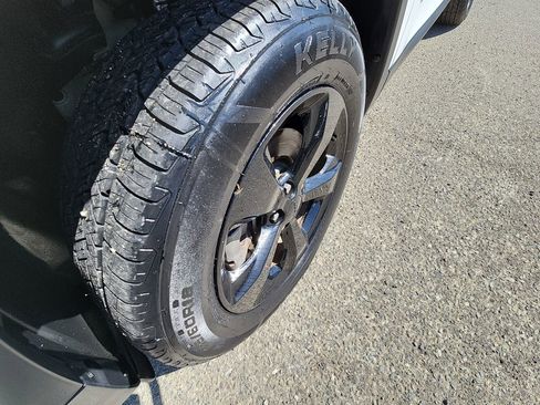 Certified 2019 Jeep Cherokee Latitude Plus image 18