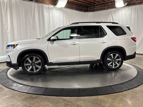 Used 2025 Honda Pilot Elite image 6