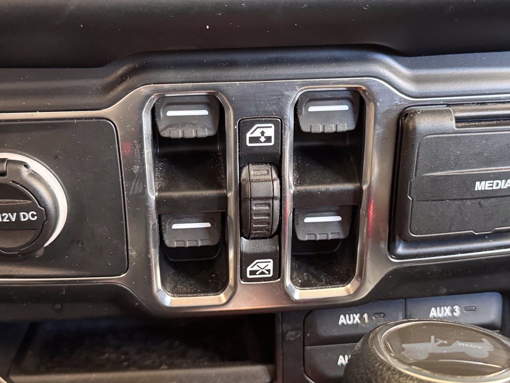 Used 2023 Jeep Wrangler Unlimited Sport AWD/4WD image 23