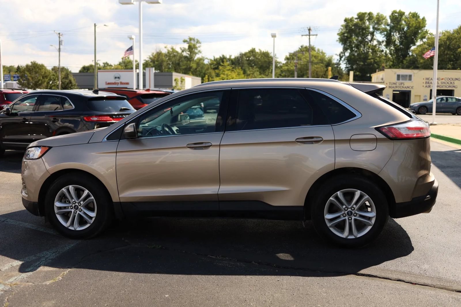 Used 2020 Ford Edge SEL w/ Cold Weather Package AWD/4WD image 8