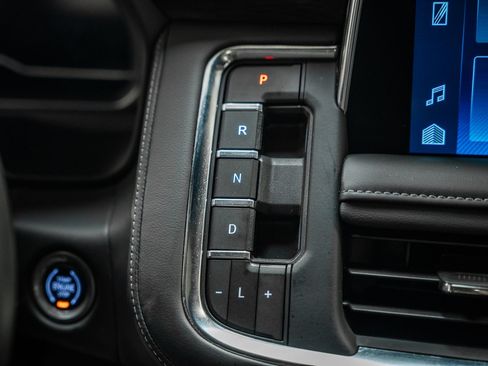 Used 2023 Chevrolet Tahoe Z71 w/ Luxury Package AWD/4WD image 23
