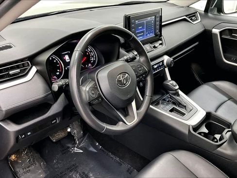 Used 2019 Toyota RAV4 XLE Premium image 18