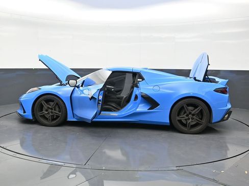 Used 2024 Chevrolet Corvette Stingray Convertible w/ Z51 Performance Package RWD image 30