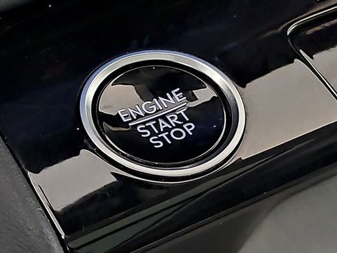 Certified 2025 Lincoln Navigator L Reserve image 24