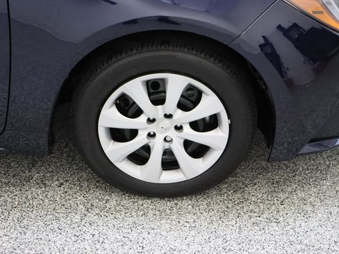 Used 2025 Toyota Corolla SE FWD image 5