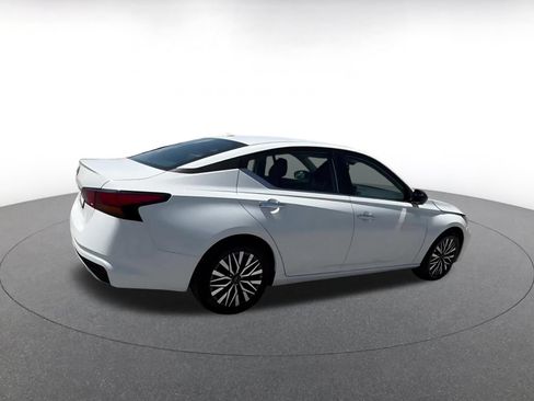 Used 2025 Nissan Altima 2.5 SV FWD image 14