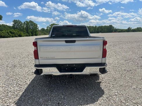 Used 2021 Chevrolet Silverado 1500 LT AWD/4WD image 2