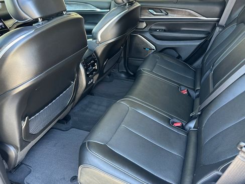 Used 2023 Jeep Grand Cherokee Overland w/ Advanced Protech Group III AWD/4WD image 12