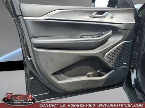 Used 2023 Jeep Grand Cherokee 4WD 4xe w/ Luxury Tech Group II image 26