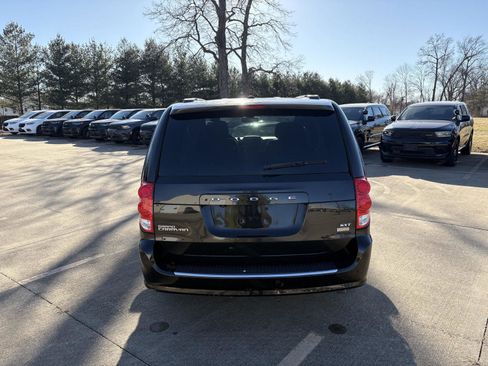 Used 2019 Dodge Grand Caravan SXT image 23