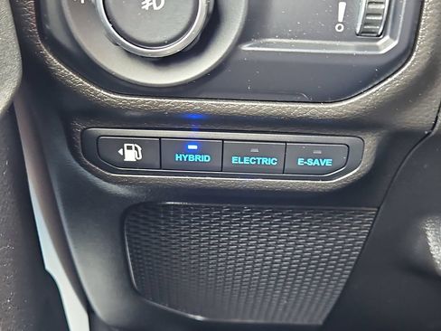 Used 2023 Jeep Wrangler Unlimited Sahara w/ Cold Weather Group AWD/4WD image 17