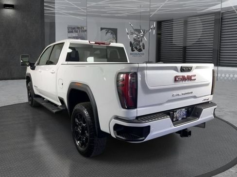 Used 2024 GMC Sierra 2500 AT4 w/ AT4 Preferred Package AWD/4WD image 8