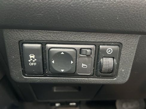 Used 2012 Nissan Versa 1.8 S image 17