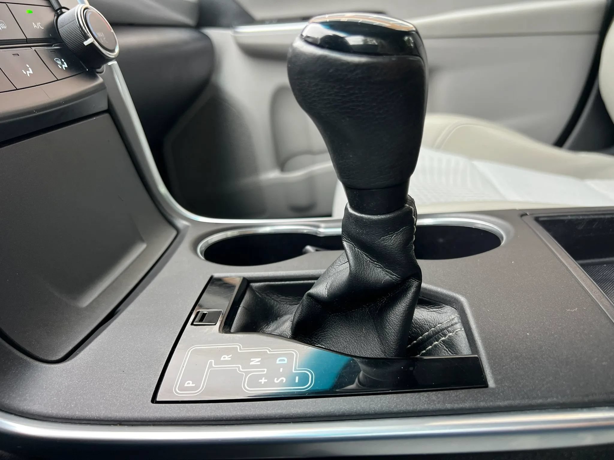 Used 2015 Toyota Camry SE FWD image 27
