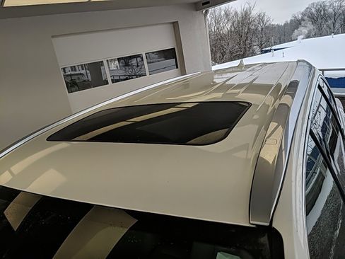 Used 2016 Toyota Highlander XLE image 9