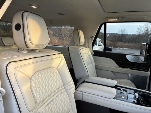 Used 2018 Lincoln Navigator Black Label w/ Cargo Package image 34