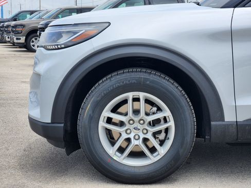 New 2026 Ford Explorer Active w/ Active Comfort Package RWD image 7
