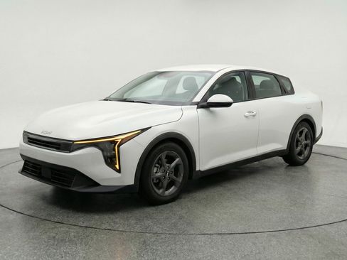 Used 2025 Kia K4 LXS image 3