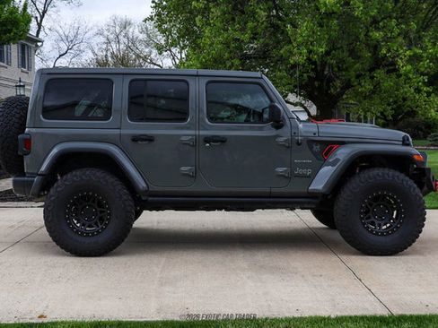 Used 2022 Jeep Wrangler Unlimited Sahara w/ Cold Weather Group AWD/4WD image 9