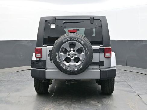 Used 2018 Jeep Wrangler Unlimited Sahara AWD/4WD image 5