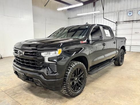 Used 2023 Chevrolet Silverado 1500 RST AWD/4WD image 3
