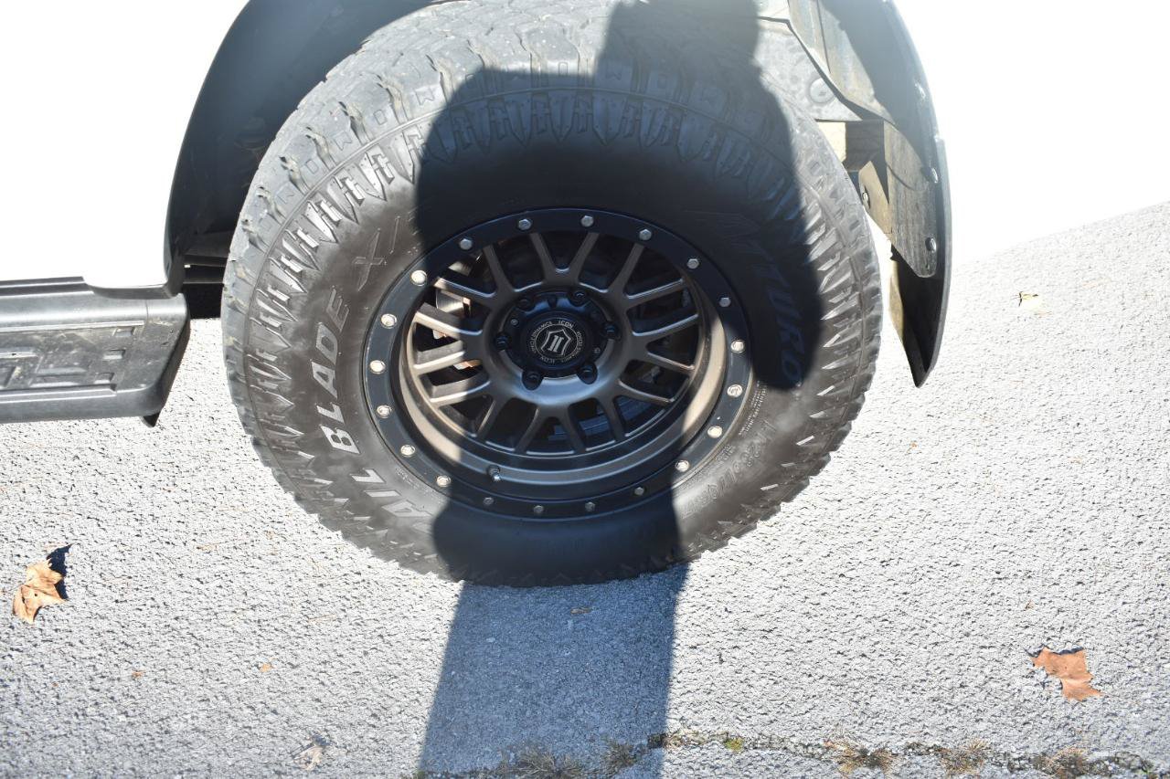 Used 2020 Toyota 4Runner SR5 AWD/4WD image 41
