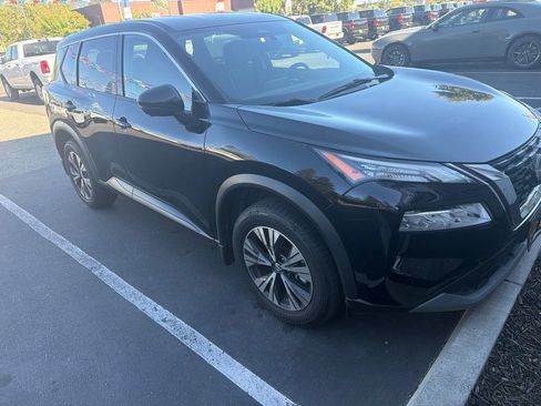 Used 2021 Nissan Rogue SV FWD image 3