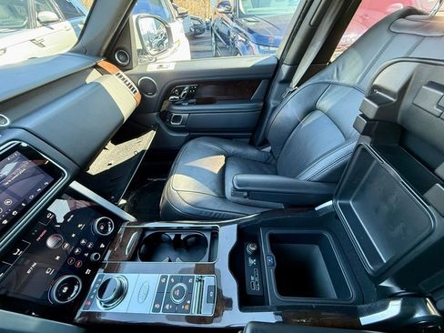 Used 2018 Land Rover Range Rover HSE image 21