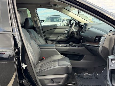 Used 2024 Nissan Rogue Platinum image 23