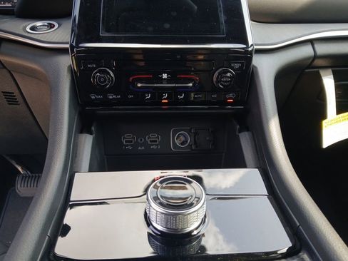 New 2024 Jeep Grand Cherokee Laredo X image 11