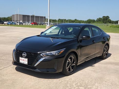 Used 2025 Nissan Sentra SV FWD image 9