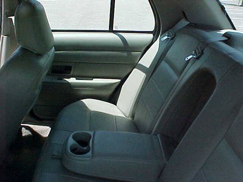 Used 2007 Ford Crown Victoria LX RWD image 17