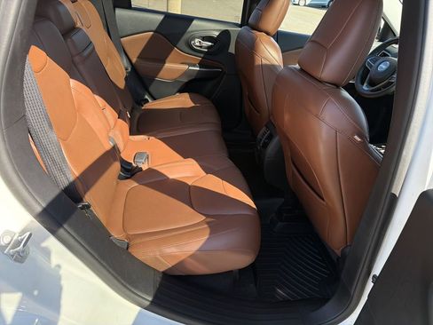 Used 2019 Jeep Cherokee Overland w/ Heavy Duty Protection Group AWD/4WD image 15