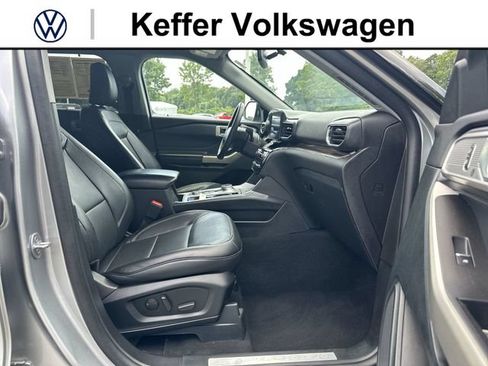 Used 2023 Ford Explorer Limited AWD/4WD image 29