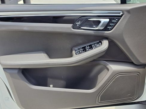 Certified 2023 Porsche Macan AWD/4WD image 13
