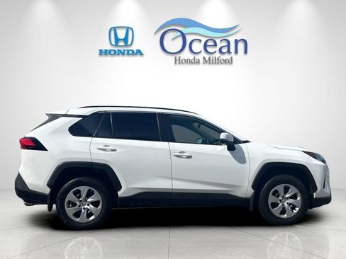Used 2021 Toyota RAV4 LE AWD/4WD image 2