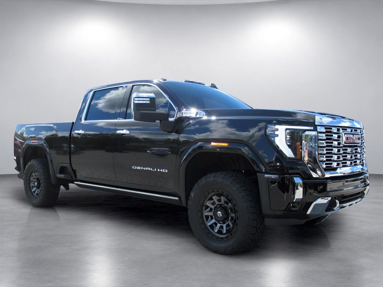 Used 2026 GMC Sierra 2500 Denali w/ Denali Reserve Package AWD/4WD image 1