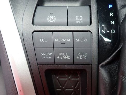 Used 2020 Toyota RAV4 LE w/ Carpet Mat Package AWD/4WD image 25