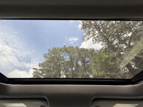 Used 2023 GMC Sierra 1500 SLT w/ SLT Premium Package image 13