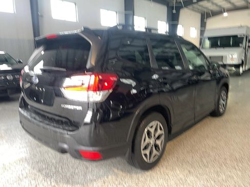 Used 2022 Subaru Forester Premium image 13