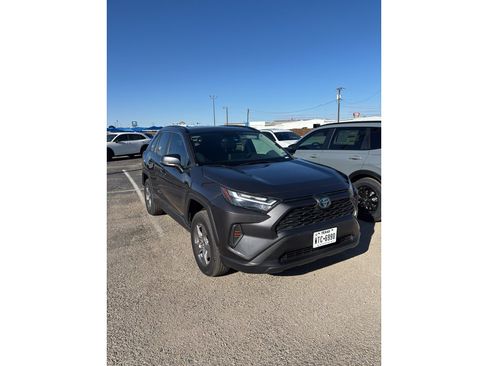 Used 2022 Toyota RAV4 XLE w/ Convenience Package AWD/4WD image 2