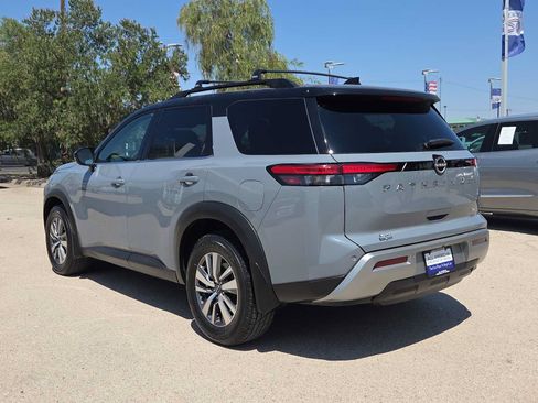 Used 2022 Nissan Pathfinder SL FWD image 6