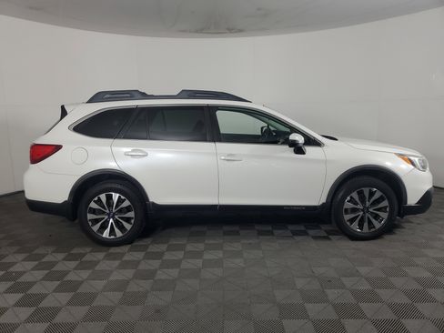 Used 2017 Subaru Outback 2.5i Limited image 3