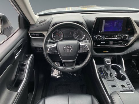 Used 2023 Toyota Highlander XLE FWD image 12