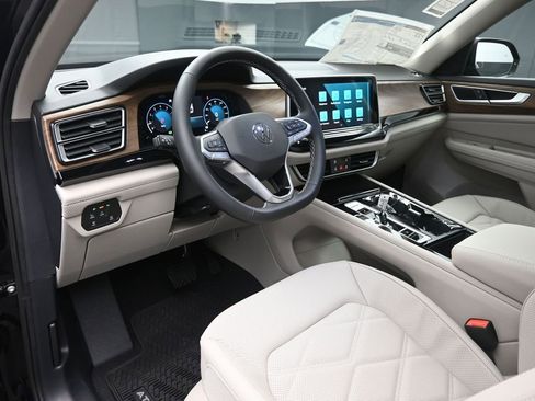 New 2026 Volkswagen Atlas SE FWD image 18