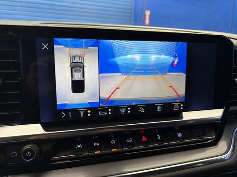 Used 2023 Chevrolet Silverado 1500 High Country w/ Technology Package image 23