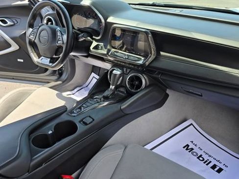Used 2021 Chevrolet Camaro LT w/ Technology Package image 12