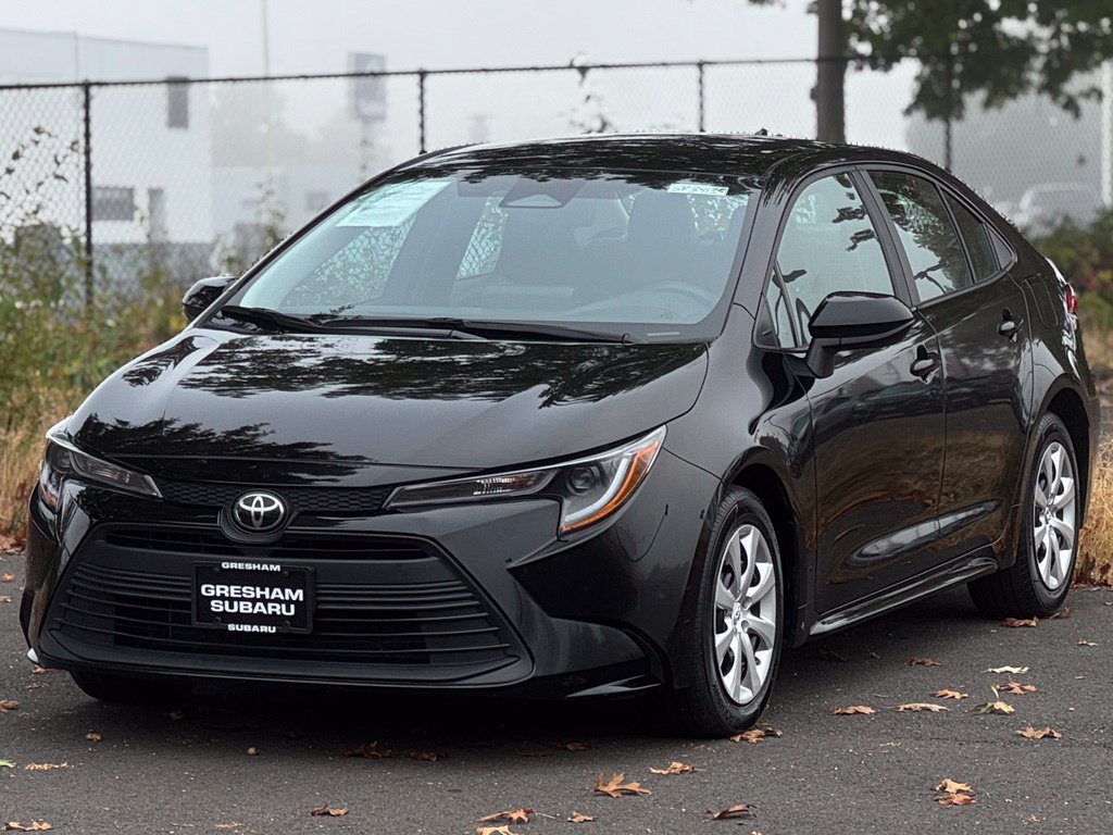Used 2025 Toyota Corolla LE FWD image 3