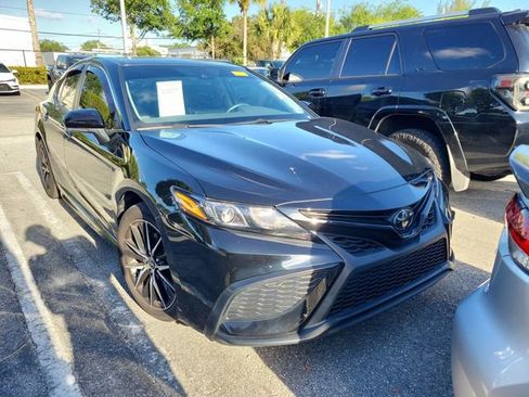 Used 2023 Toyota Camry SE FWD image 2